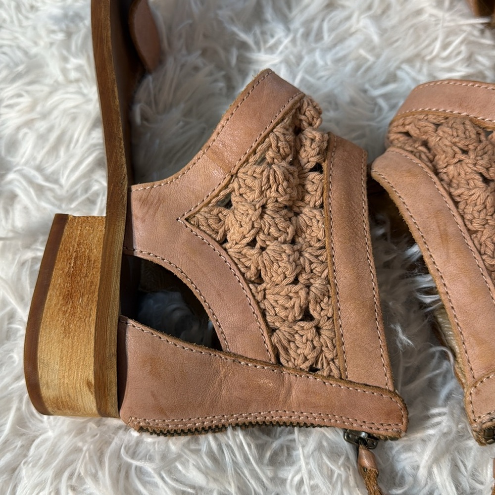 Anthropologie Latigo Womens Shoes Rupee Sandals Leather Flat Crochet Boho 7 - Picture 11 of 11